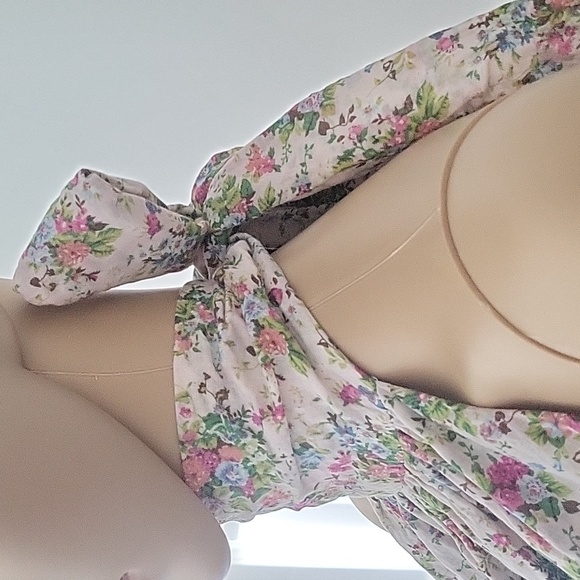 Isabelle Dunlop Floral Backless Top - Picture 2 of 4
